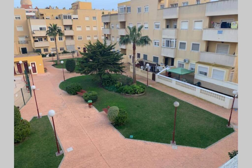 Apartamento 3 Dormitorios En La Playa De Almeria. Roquetas de Mar Exterior foto